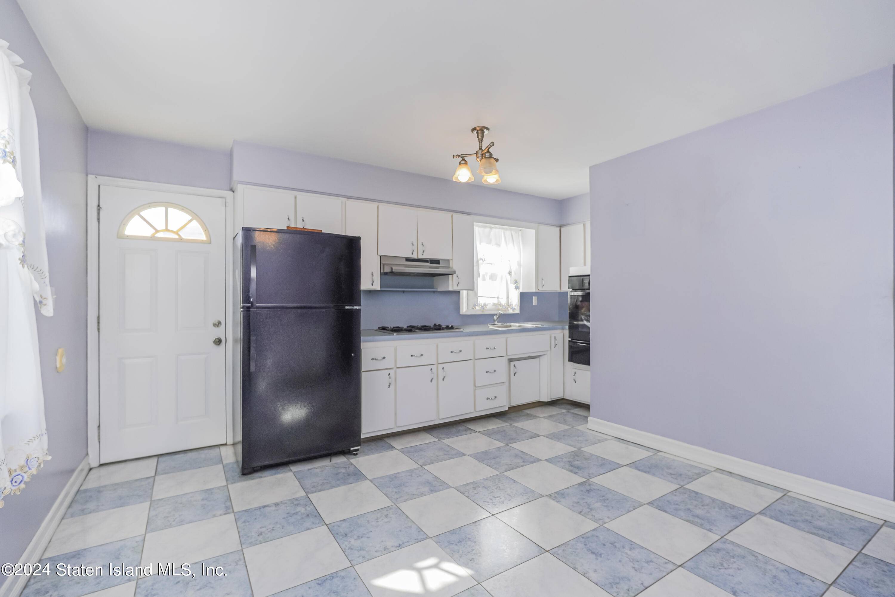 Staten Island, NY 10306,154 Dalton AVE