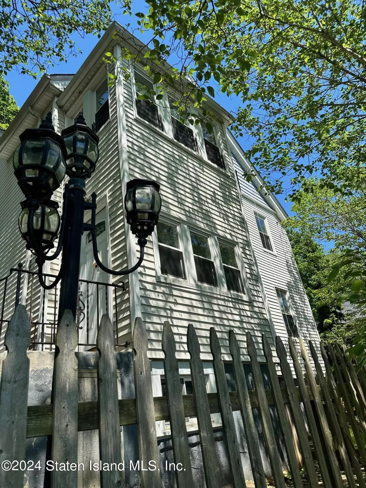 Staten Island, NY 10303,580 Van Duzer ST