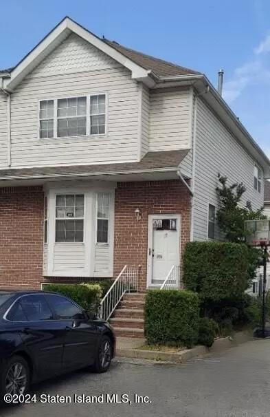 Staten Island, NY 10302,15 College CT