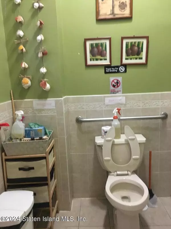 Staten Island, NY 10305,556 Tompkins AVE