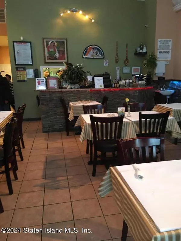 Staten Island, NY 10305,556 Tompkins AVE