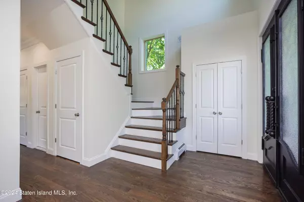 Staten Island, NY 10308,158 Cloverdale AVE