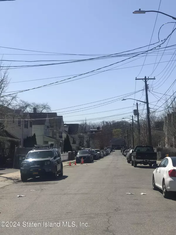 Staten Island, NY 10310,32 Barker ST