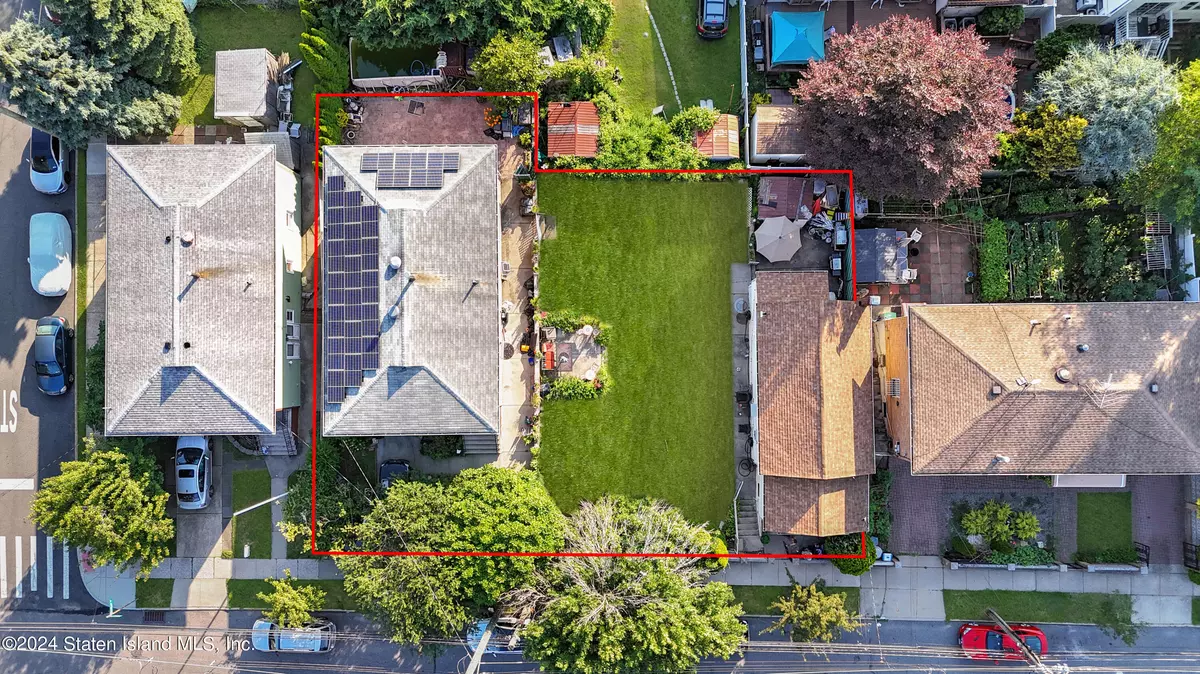 Staten Island, NY 10305,154 Sand LN