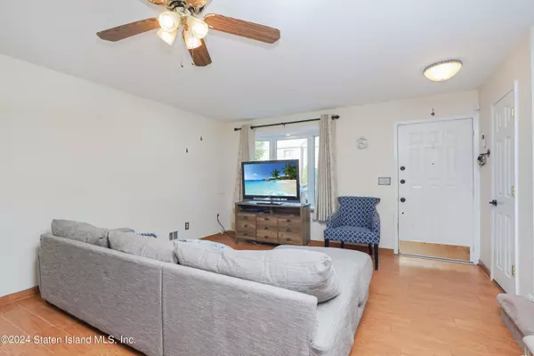 Staten Island, NY 10309,52 Cypress LOOP