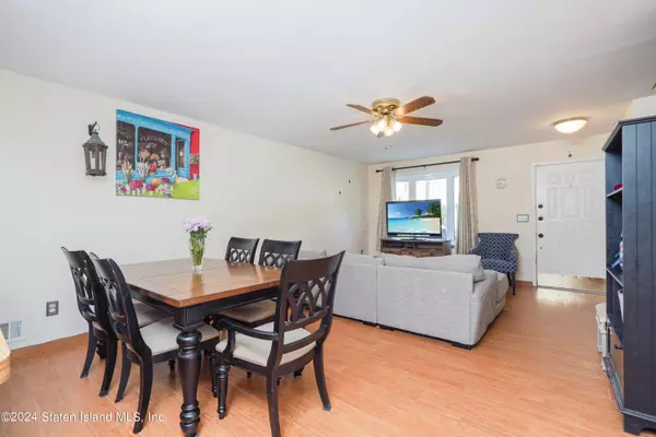 Staten Island, NY 10309,52 Cypress LOOP