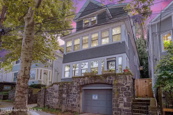 18 Curtis PL, Staten Island, NY 10301