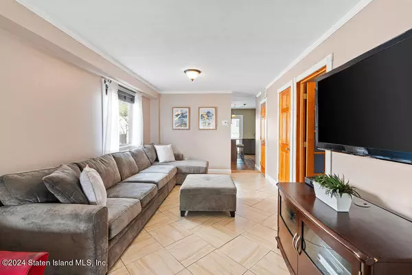 Staten Island, NY 10304,277 Osgood AVE