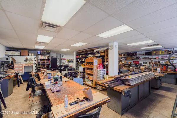 Staten Island, NY 10306,470 Midland AVE