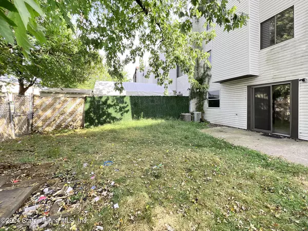 Staten Island, NY 10314,27 Richard LN