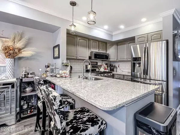 Staten Island, NY 10312,60 Seguine PL