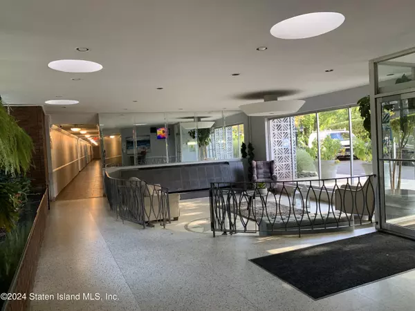 Staten Island, NY 10304,55 Austin PL #2j