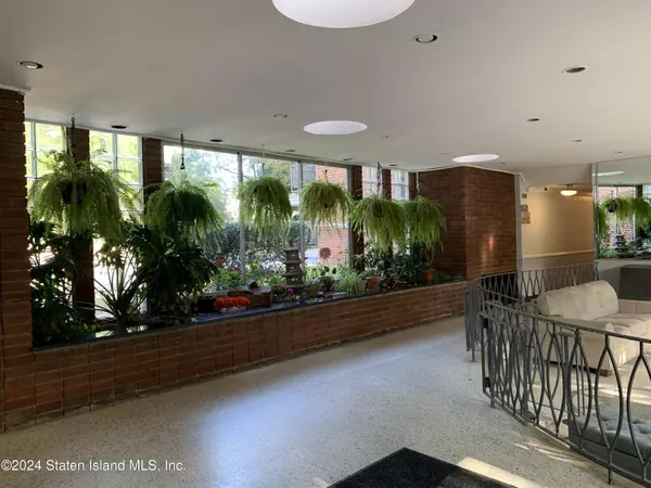 Staten Island, NY 10304,55 Austin PL #2j