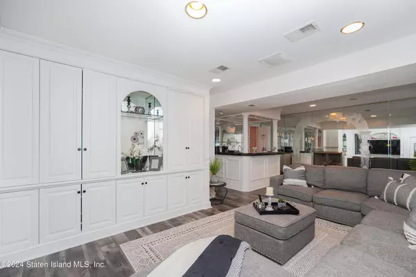 Staten Island, NY 10314,208 Arlene ST