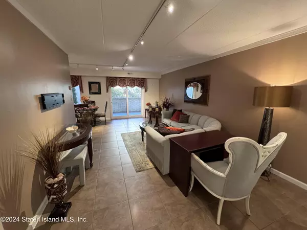 Staten Island, NY 10314,11 Windham LOOP #1 Nn