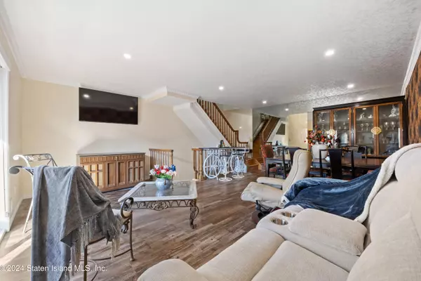 Staten Island, NY 10304,72 Alan LOOP