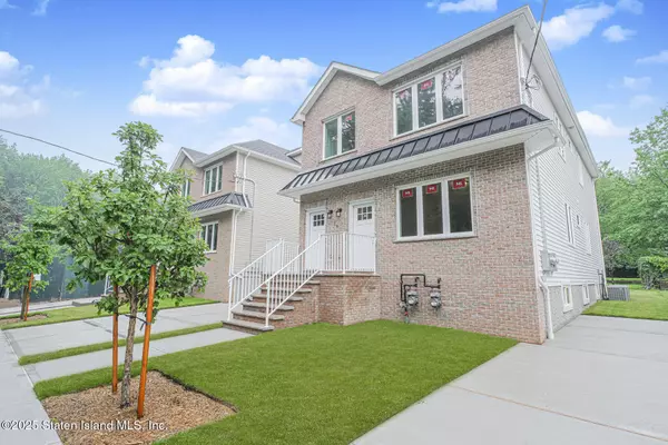 Staten Island, NY 10309,18 Singleton ST