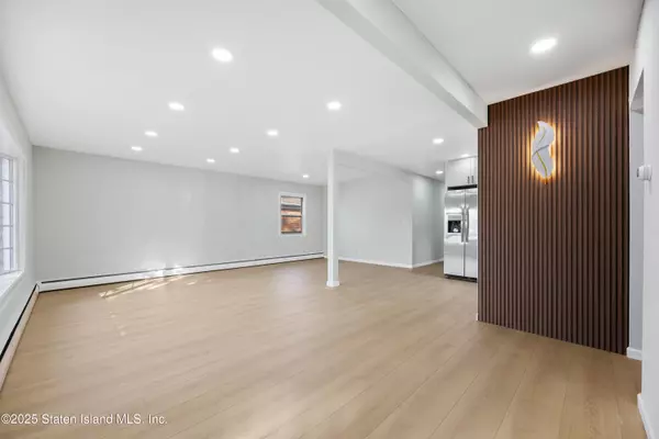 Staten Island, NY 10306,129 Reno AVE