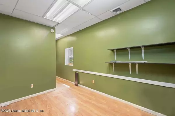 Staten Island, NY 10310,1090 Castleton AVE