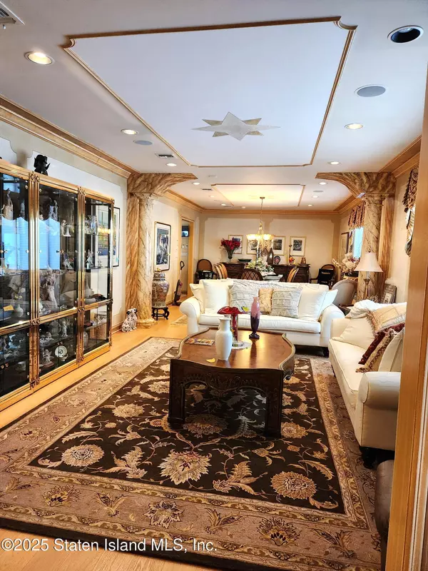 Staten Island, NY 10309,258 Albourne AVE