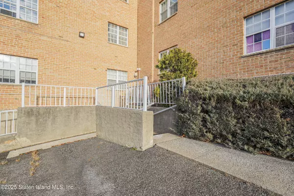 Staten Island, NY 10314,85-0 Elmwood Park Drive