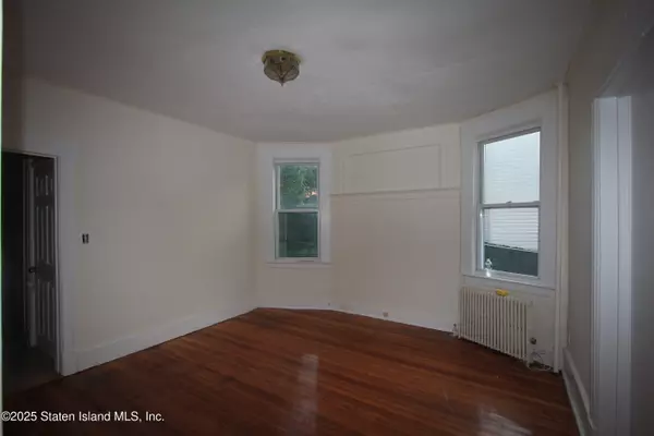 Staten Island, NY 10301,86 Hendricks AVE