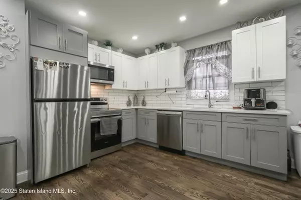 Staten Island, NY 10310,22 Barker ST