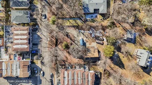 Staten Island, NY 10312,83 Halpin AVE