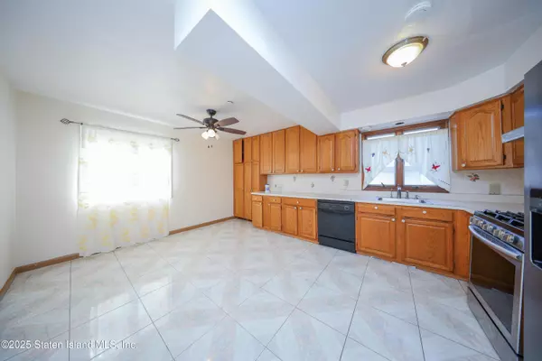 Staten Island, NY 10305,20 St. Johns AVE