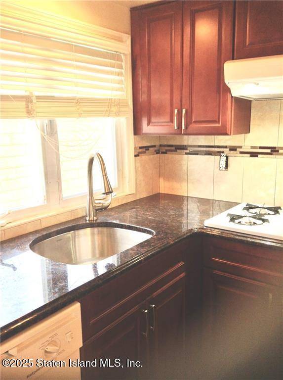Staten Island, NY 10308,40 Greencroft AVE