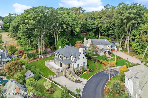 91 West Entry RD, Staten Island, NY 10304