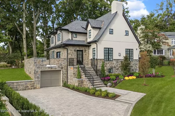 91 West Entry DR, Staten Island, NY 10304