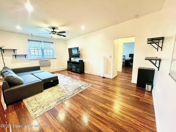 Staten Island, NY 10305,422 Maryland AVE #3a