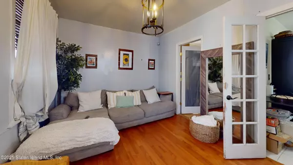 Staten Island, NY 10303,39 Post LN