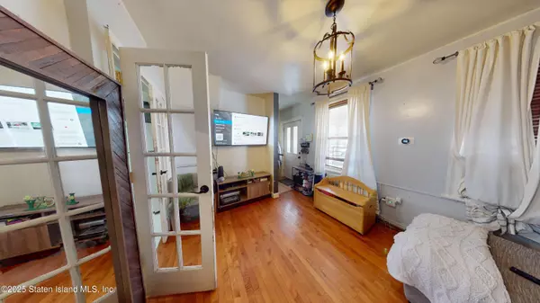 Staten Island, NY 10303,39 Post LN