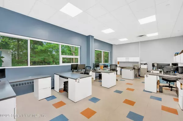 Staten Island, NY 10303,150 Granite AVE