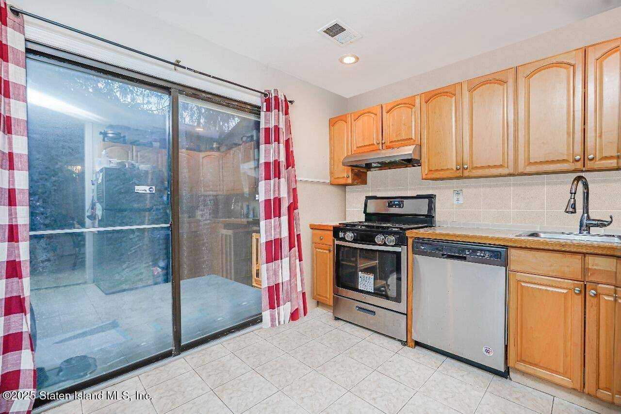 Staten Island, NY 10314,1780 Forest Hill RD #122