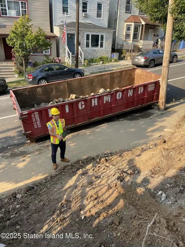 Staten Island, NY 10301,210 Benziger AVE