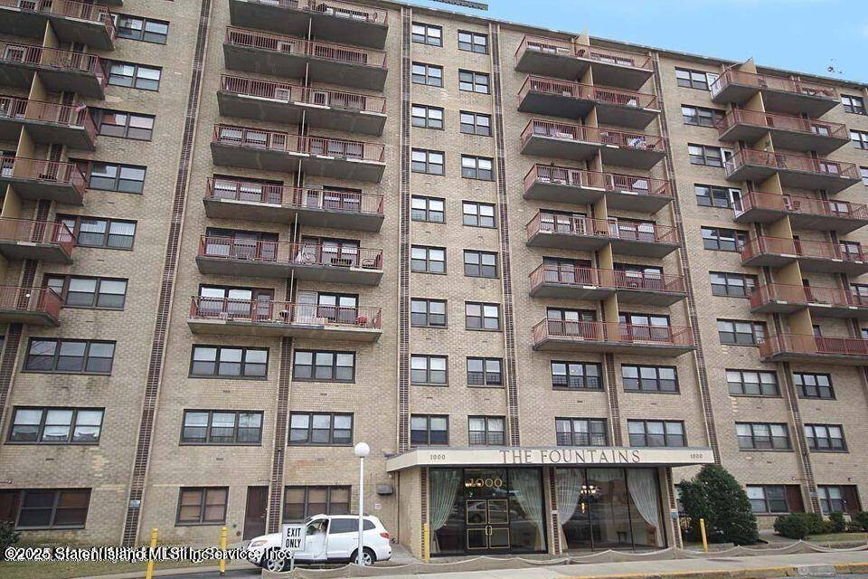 Staten Island, NY 10301,1000 Clove RD #3f