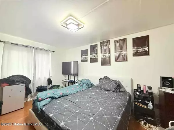 Staten Island, NY 10304,166 Pierce ST