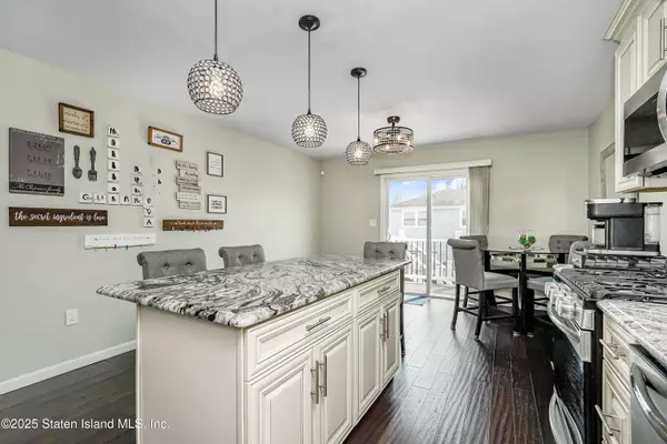 994 Rensselaer AVE Staten Island, NY 10309