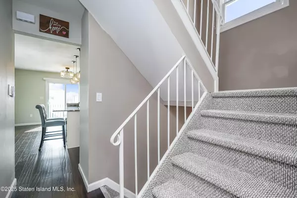 994 Rensselaer AVE Staten Island, NY 10309