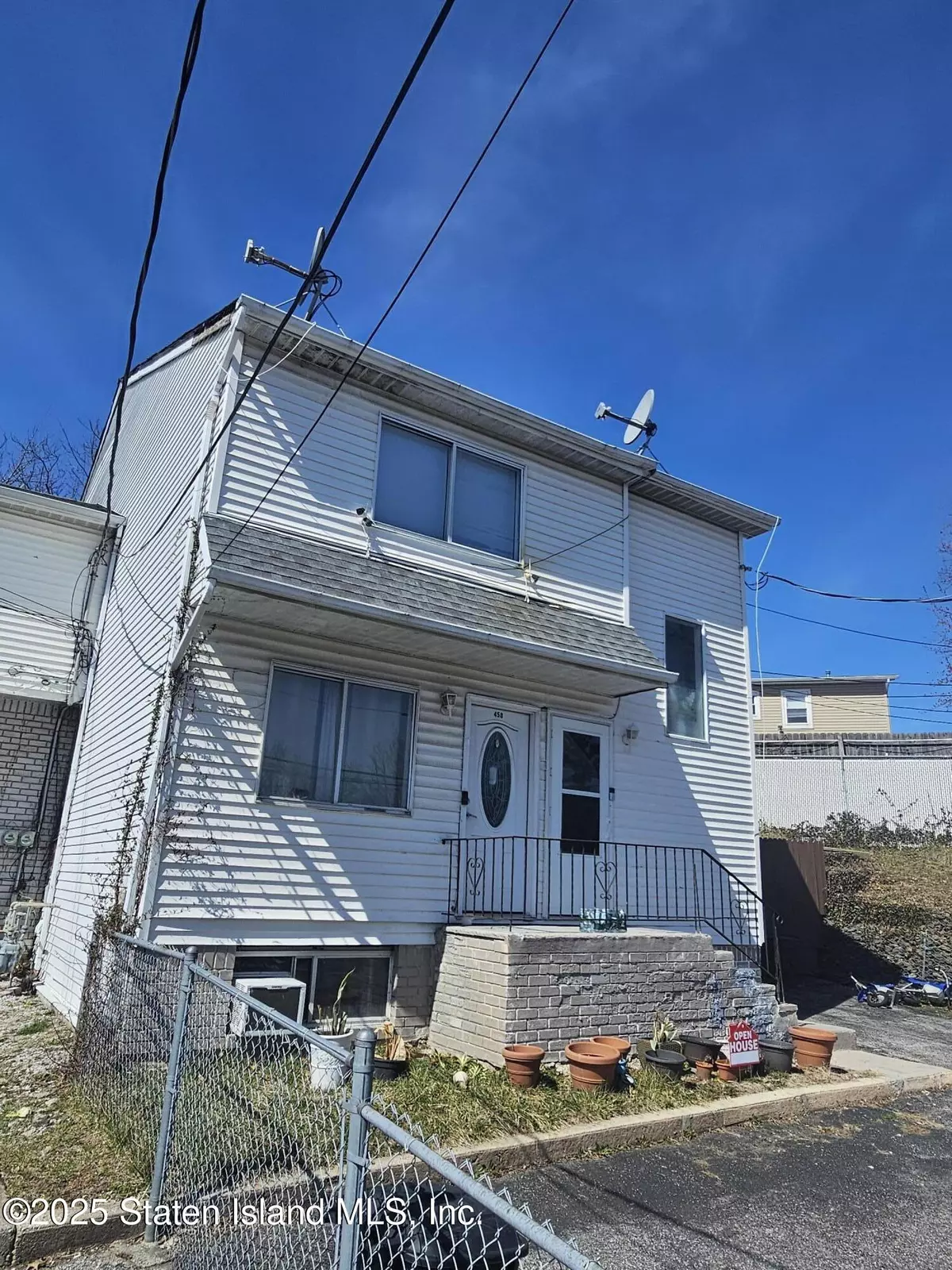 Staten Island, NY 10312,450 Drumgoole RD W