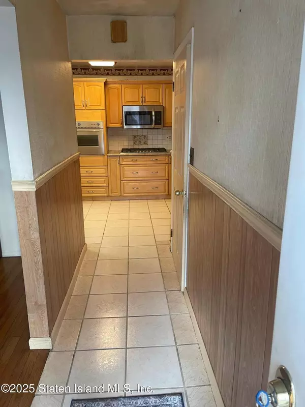 Staten Island, NY 10314,127 Bradley AVE