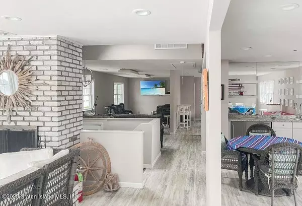 Hampton Bays, NY 11946,61 W Tiana RD
