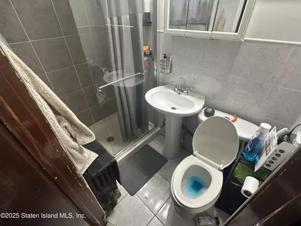 101 Lockman Avenue Staten Island, NY 10303