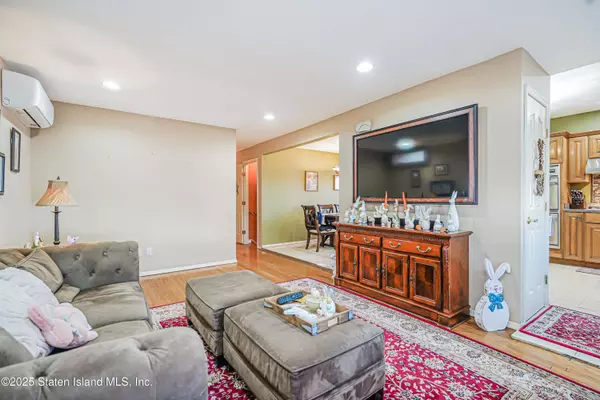 Staten Island, NY 10305,125 Laconia AVE