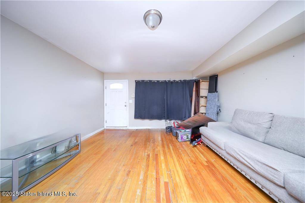 Staten Island, NY 10306,985 Father Capodanno BLVD