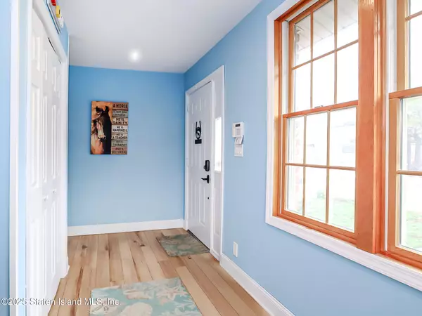 Staten Island, NY 10309,479 Sharrotts RD