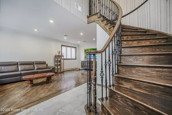 Staten Island, NY 10307,660 Rockaway ST